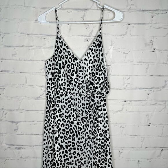 Express medium animal print dress - Picture 3 of 9